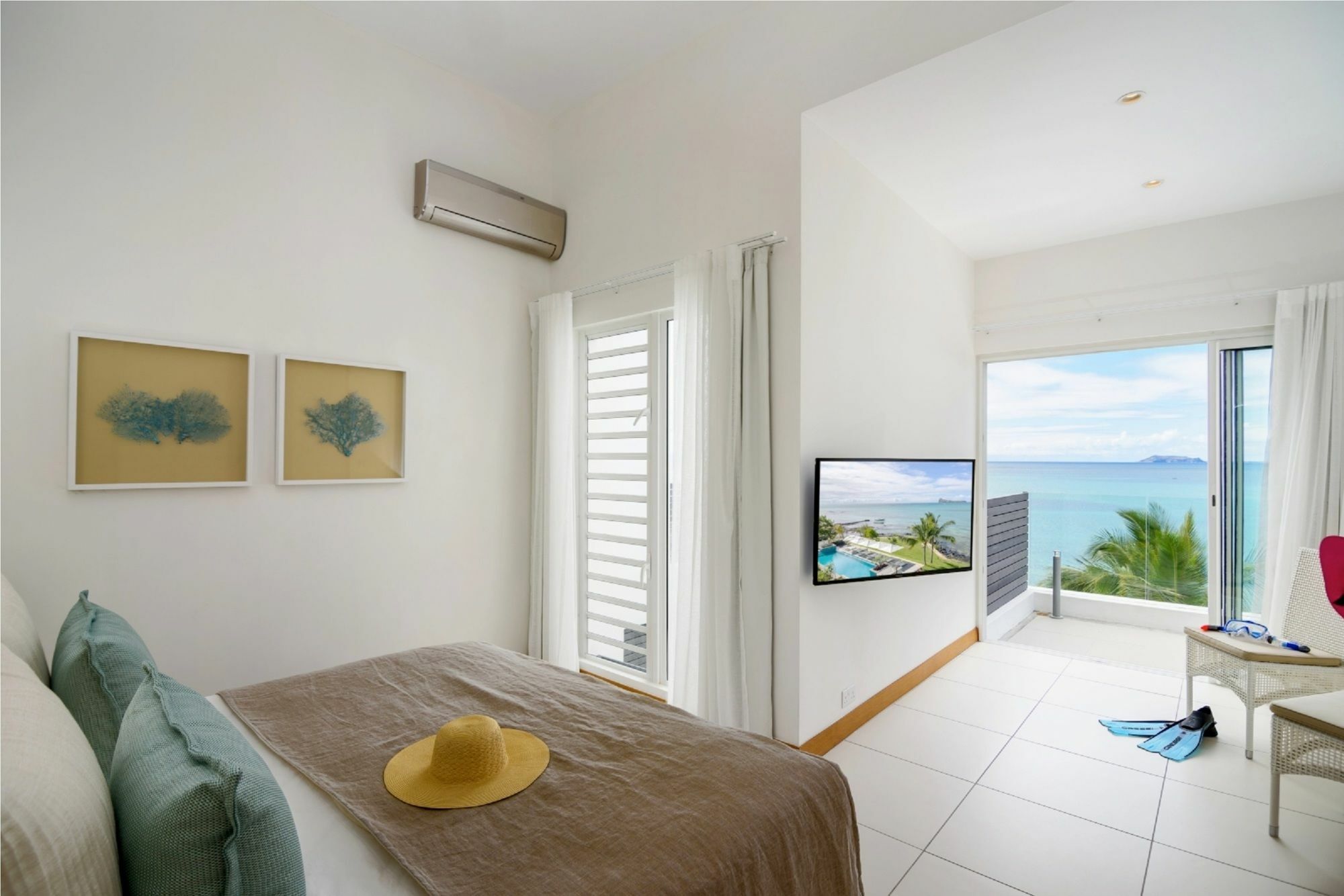 Myra Seafront Suites With Lov Кап Малюро Екстериор снимка